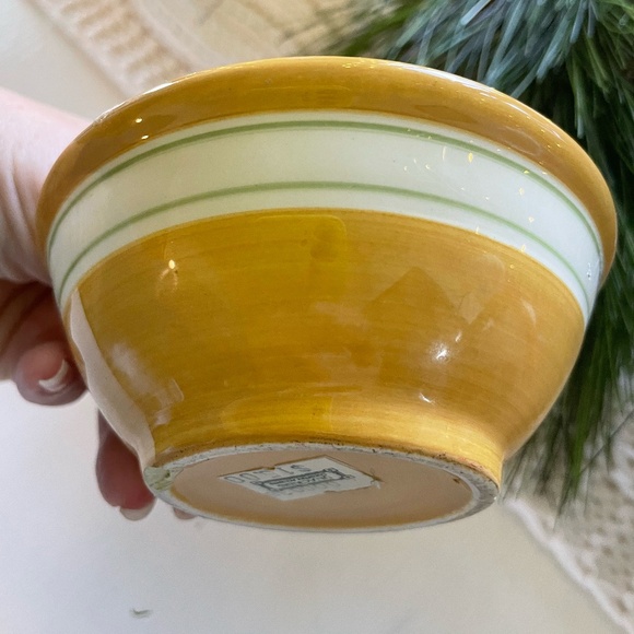 SMALL COUNTRY/PRIMITIVE YELLOW BOWL - Picture 2 of 8